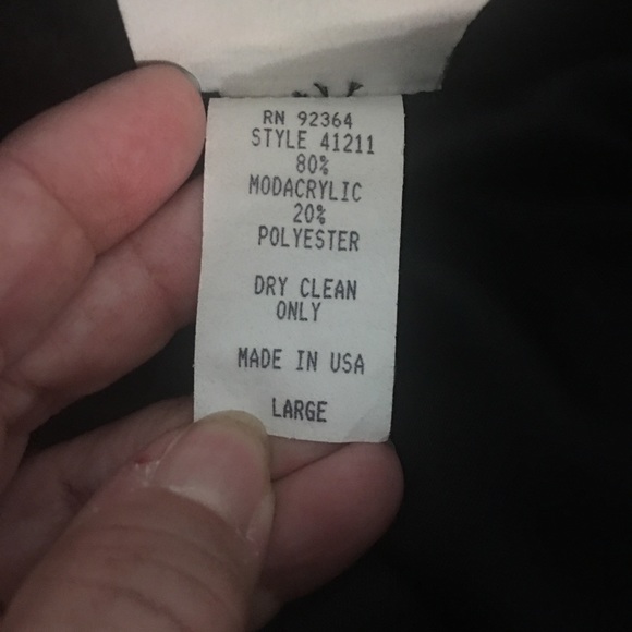 Threads on Threads Vintage Faux Fur Vest - Picture 6 of 6